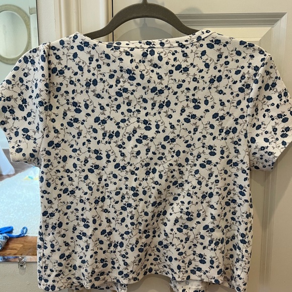 cute AERO top!!!! - Picture 4 of 4